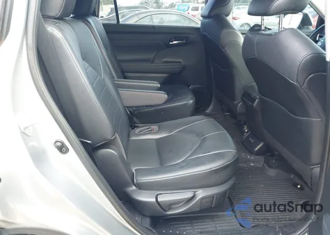 2021 Toyota Highlander Xle z USA, uszkodzony, nr VIN 5TDGZRBH3MS142616